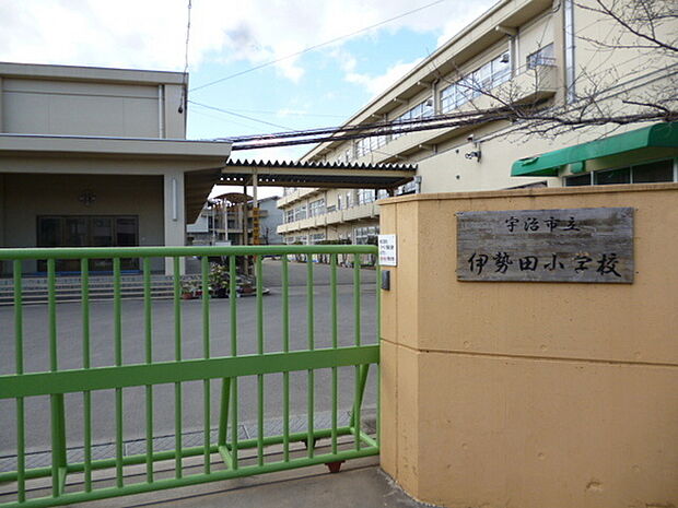 宇治市立伊勢田小学校まで396m