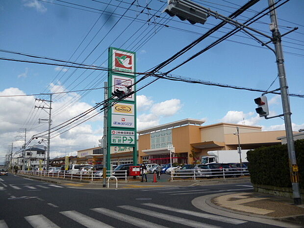 フレンドマート伊勢田店まで530m
