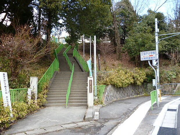 宇治市立三室戸小学校まで755m