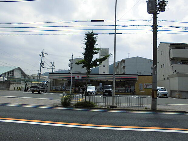 セブンイレブン山科椥辻東浦町店まで879m