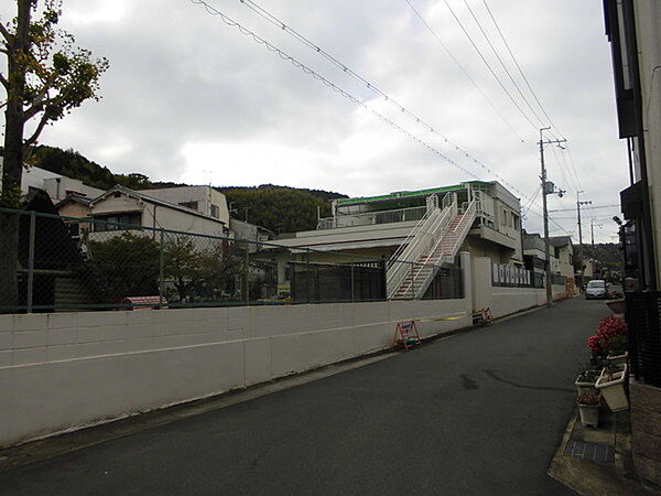 西野山保育園まで737m