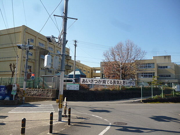 宇治市立南部小学校まで647m