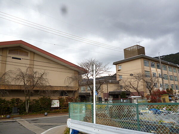 京都市立日野小学校まで613m