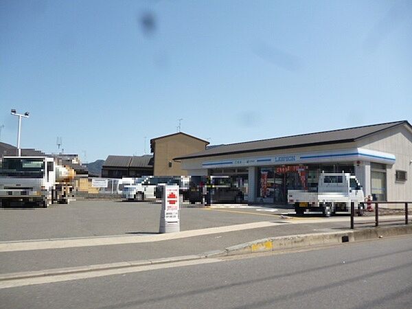 セブンイレブン伏見石田大山店まで666m