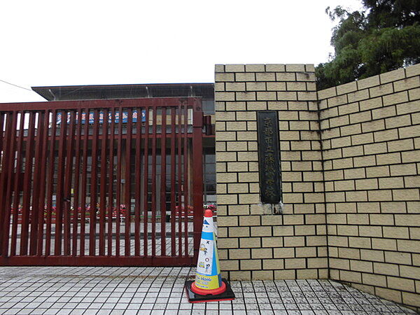 京都市立藤城小学校まで356m