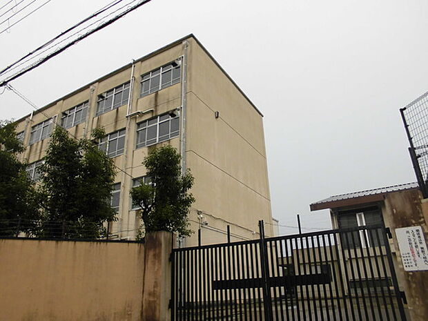 京都市立勧修中学校まで575m