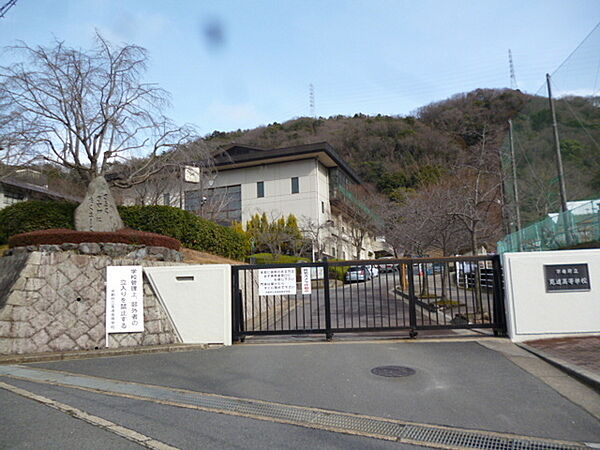 京都府立莵道高校まで712m