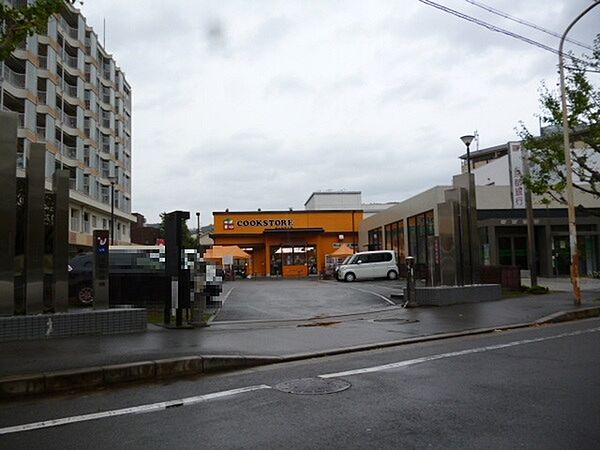 ＣＯＯＫ　ＳＴＯＲＥまで303m