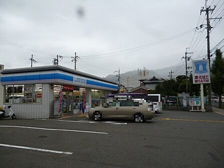 ローソン山科大塚店まで593m