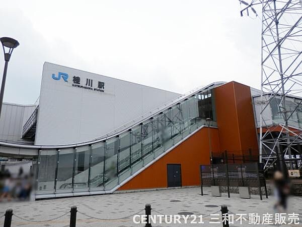 JR東海道本線「桂川」駅まで880m
