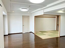 パデシオン四条壬生 4LDKのリビング/ダイニング