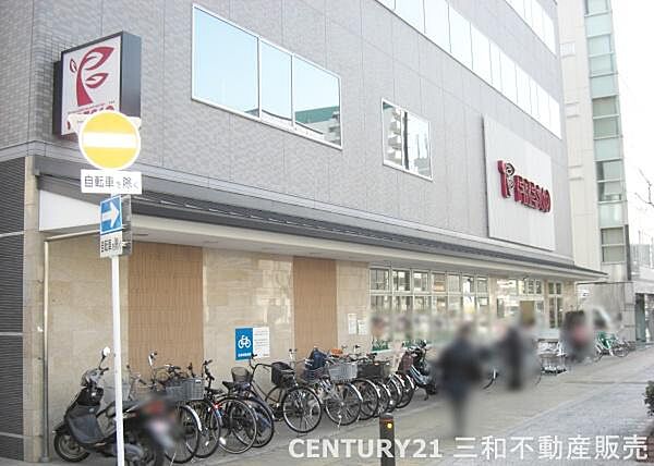 フレスコ五条西洞院店まで652m、営業時間：24時間営業■自転車・バイク利用可■資源回収箱有■近隣にローソン・ファミリーマート・ココカラファイン有