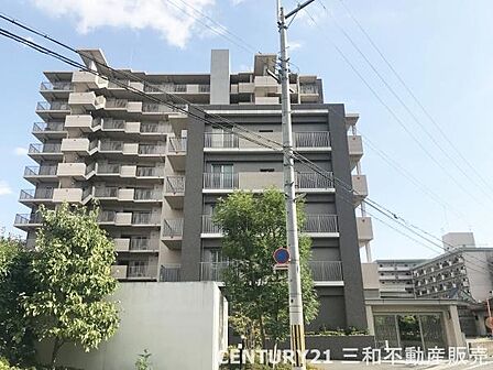 ■阪急京都線「西京極」駅まで徒歩12分、京福嵐山本線「西院」駅まで徒歩15分の距離です■スーパー・コンビニ・薬局・郵便局が徒歩10分圏内に揃う便利な立地！イオンモールも徒歩3分の距離！