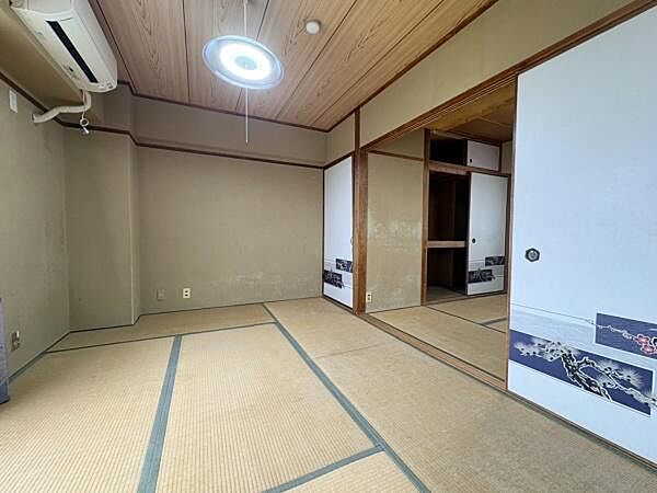 【和室6帖】個室や主寝室としても利用可能な6帖の和室です。
