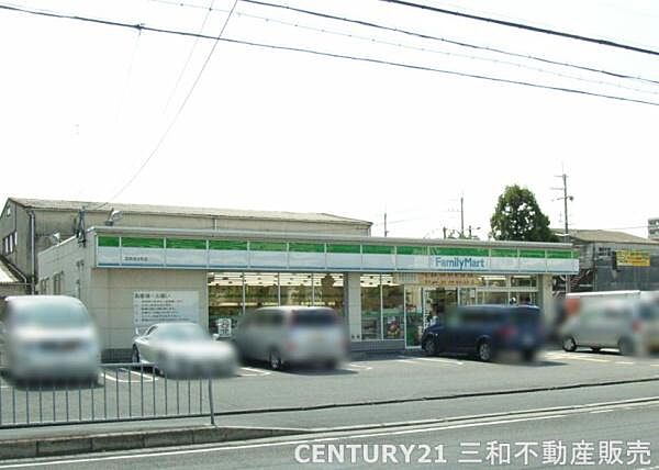 ファミリーマート西院清水町店まで215m、営業時間：24時間営業■駐車場（時間貸）・自転車・バイク利用可■近隣にダックス・業務スーパー・郵便局・保育園有