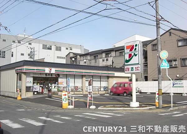 セブンイレブン西院月双町店まで540m、営業時間：24時間営業