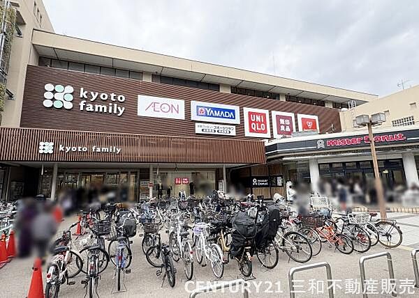 京都ファミリーまで550m、営業時間：8：00～22：00■立体駐車場・自転車・バイク利用可■ミスタードーナツ併設■フードコート・本屋・百均等利用可
