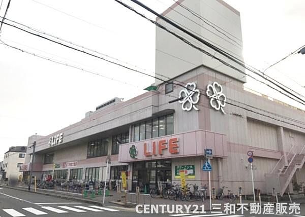 ライフ壬生店まで472m、営業時間：9：00～22：00■屋上駐車場（70台）・自転車・バイク利用可■セリア・クリーニング店併設■証明写真機有
