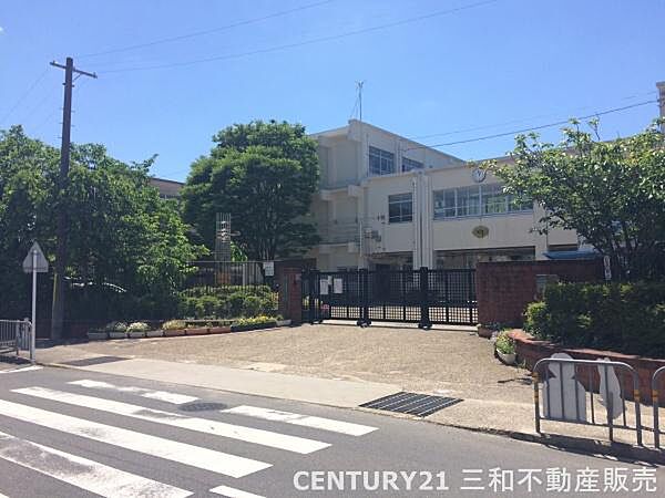 京都市立山階南小学校まで609m