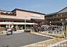 周辺：阪急オアシスかどの店まで680m、営業時間：9：00～21：00■広々駐車場（屋上）・自転車・バイク利用可■精肉店・鮮魚店併設■近隣にサンディ有