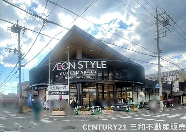 イオンスタイル嵯峨野小町まで735m、営業時間：8：30～22：00■駐車場（7台）・自転車・バイク利用可■天山の湯隣接地■近隣にケーキ屋さん2店舗有