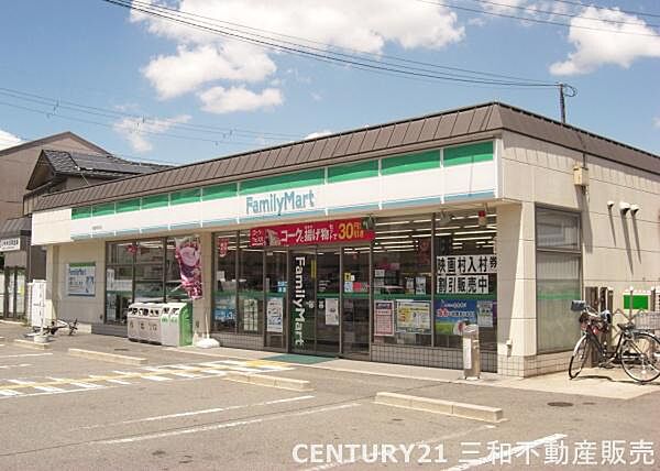 ファミリーマート梅津段町店まで200m、営業時間：24時間営業