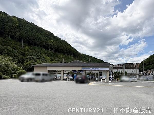 ローソン京都高雄店まで670m、営業時間：24時間営業■広々駐車場・自転車・バイク利用可