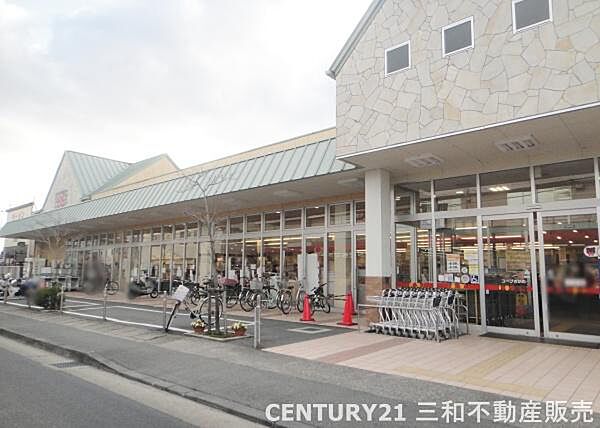 コープさがのまで1980m、営業時間：9：30～21：00■駐車場・自転車・バイク利用可■証明写真機有■近隣にダックス・シャトレーゼ・京都信用金庫有