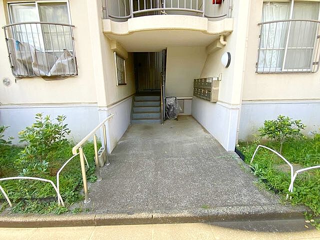 9 / 18