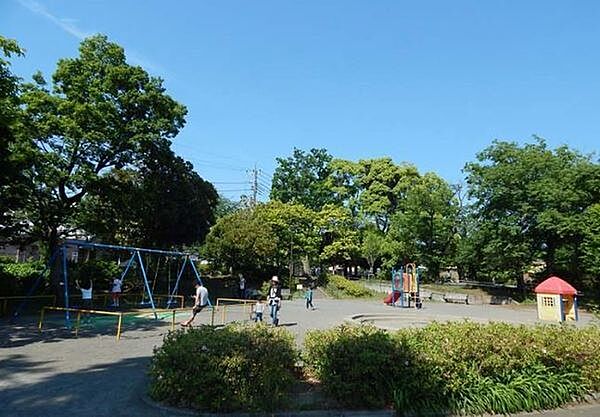 しらゆり公園まで400m、しらゆり公園