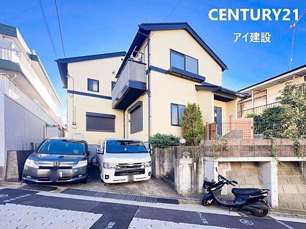 【Garage】  駐車2台OK！家族のライフスタイルに寄り添うゆとりのある住まいです。