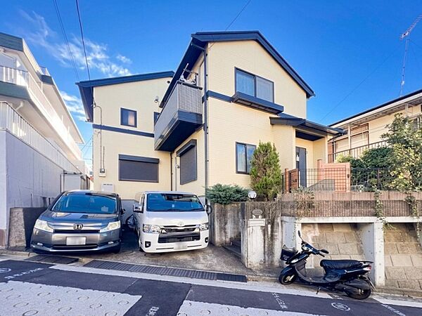 【Garage】  駐車2台OK！家族のライフスタイルに寄り添うゆとりのある住まいです。