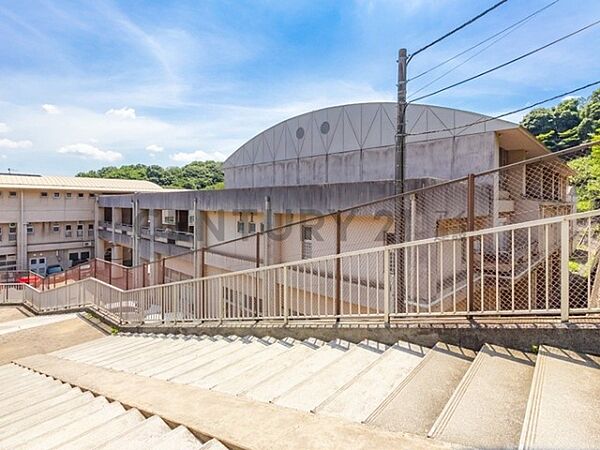 横浜市立中山中学校まで1800m、横浜市立中山中学校