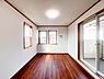 室内：【Private room】  3面採光で光を集めるプライベートルームはゆっくりと落ち着く空間です。
