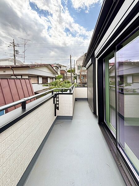 【Balcony】  バルコニーは風通しが良く、日中は日当たりも良好です！