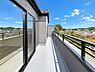 バルコニー：～Balcony～  ワイドスパンのバルコニーで2部屋から出入りできます。お部屋には心地よい風が入ります。爽やかな風を感じて、心躍る素敵な暮らしがはじまります！