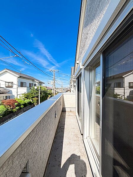 2面バルコニー！風通しが良く、日中は日当たりも良好です！洗濯物やお布団をたくさん干せます。