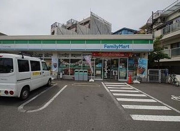ファミリーマート六ッ川二丁目店まで200m、ファミリーマート六ッ川二丁目店