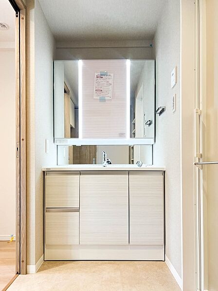 ~Powder room~ ご家族の1日が始まり、1日が終わりを締めくくる洗面空間。快適に過ごせることはもちろん、気品や優雅さを兼ね備えたパウダールームです。