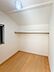 収納：【Walk-in closet】  収納量豊富なウォークインクローゼット設置しました。衣類だけでなく、箱物や思い出の品、季節物もたっぷり収納できるので、居住空間をより広く有効活用することができスッキリ