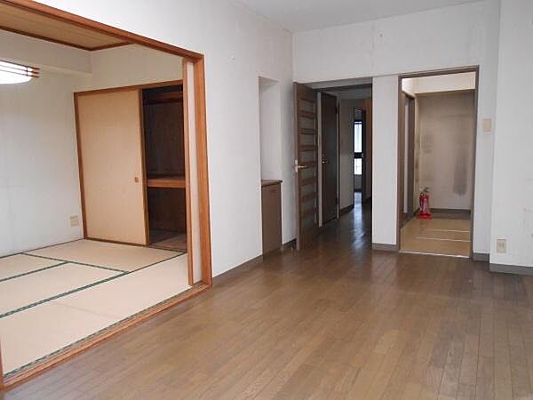 人気のリビング隣に和室の間取りです。