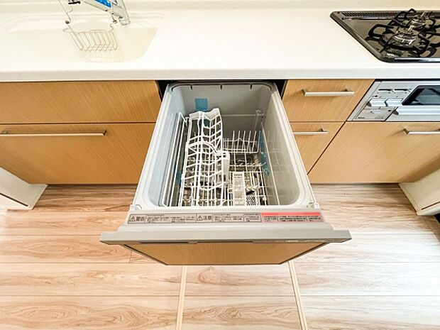 食器の後片付けに便利な食器洗浄乾燥機を標準装備。ビルトインタイプなので見た目もスッキリ、特に共働き世帯のご家族には必須品です。