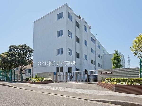 横浜市立旭中学校まで700m、横浜市立旭中学校