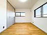室内：【Private room】  居室となる空間には毎日しっかりと光が差し込みます。勉強にお仕事にリラックスに充実した自分の時間をお過ごし下さい。