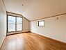 洋室：大きな窓からたくさんの日差しが入ります
