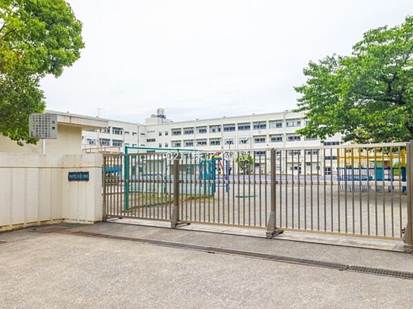 横浜市立桂台小学校まで720m、横浜市立桂台小学校