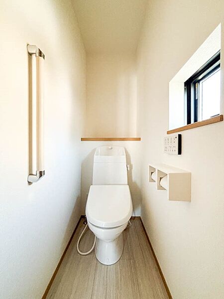 広々したトイレスペース