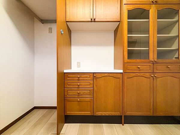 カップボードを標準装備！デザインも統一感があり素敵です。
