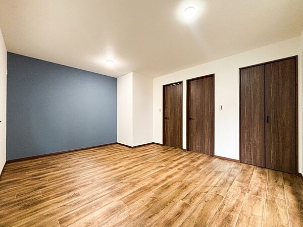 将来的に2部屋へ変更可能な未来壁を採用。現状は約9．5帖の居室としてご利用頂けます。