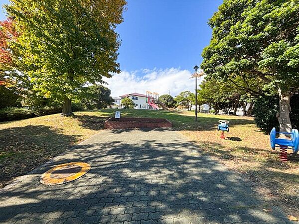 湘南鷹取6公園まで1000m、湘南鷹取6公園